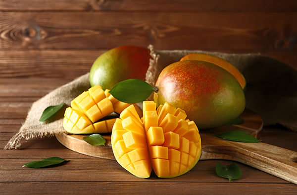 Image: Mangos posed on a wooden table
